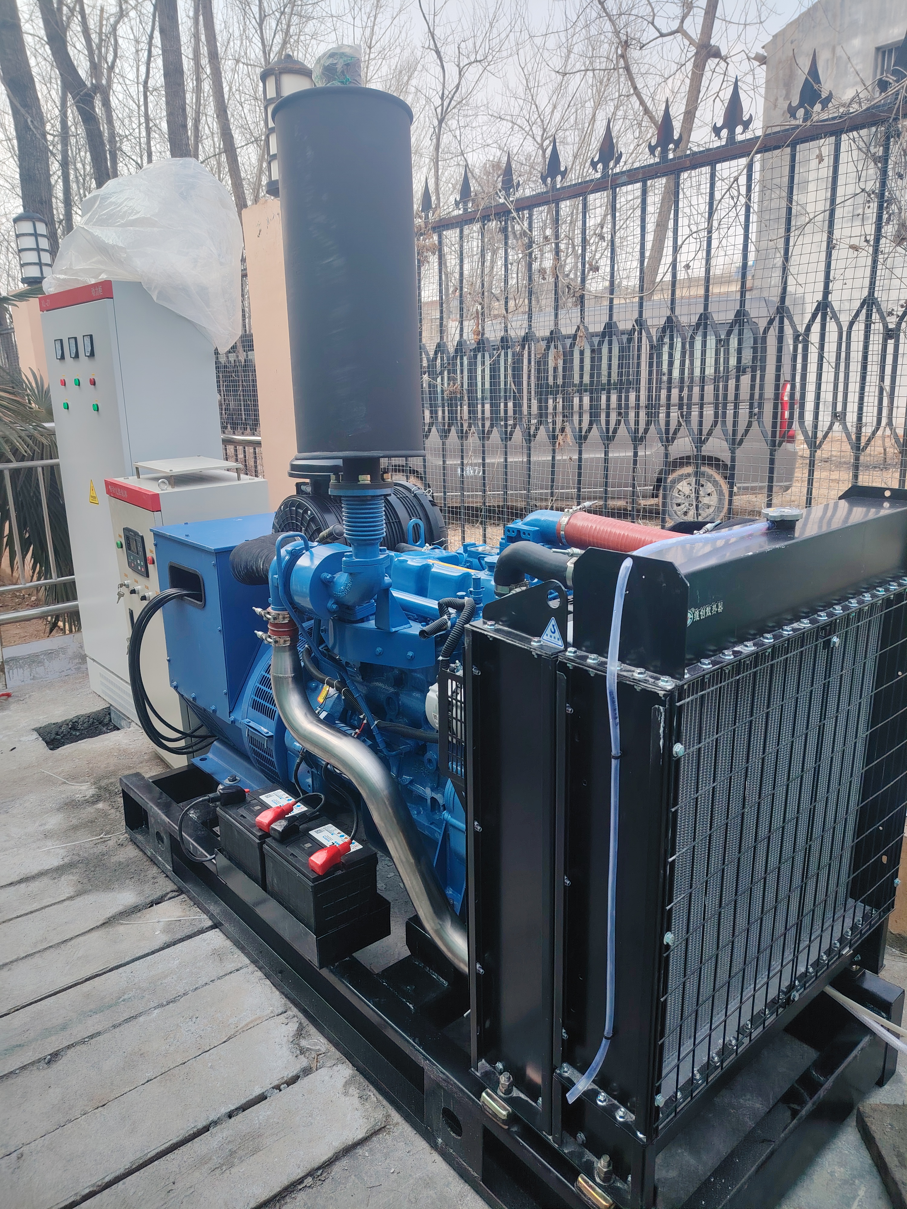 某學(xué)校訂購(gòu)100kw柴油發(fā)電機(jī)組